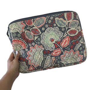 Vera Bradley Nomadic Floral Quilted Padded Laptop Tablet Zipper Sleeve
